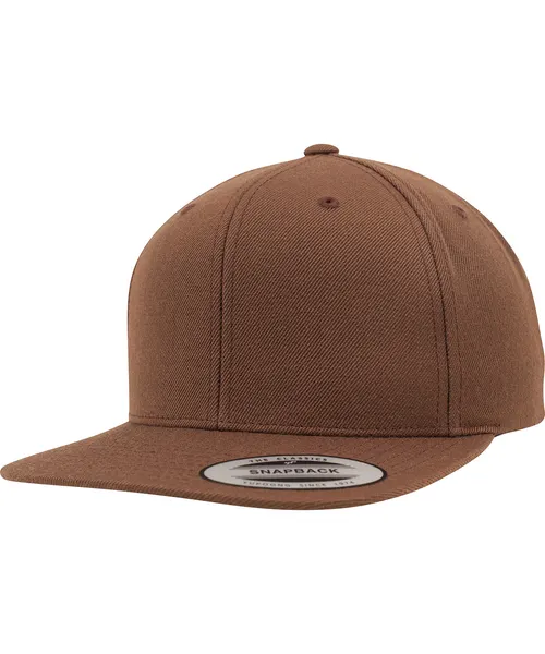 Flexfit by Yupoong The classic snapback in brown, style 6089M
